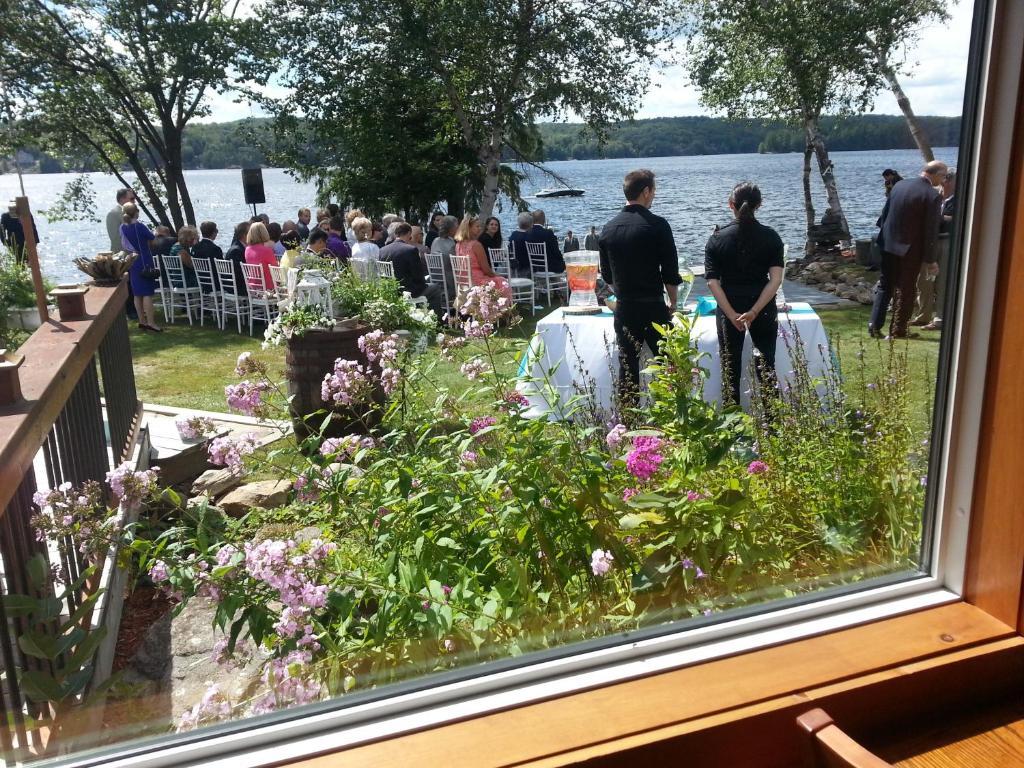 Red Umbrella Inn Minden Hills Eksteriør billede